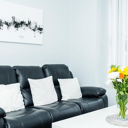 Central Serviced Apartments - 2 Bedroom - Ground Floor - Monthly & Weekly Bookings Welcome - Free Street Parking - 2 Double Beds - Wifi - Smart Tvs In Rooms - Fully Equipped - Heating 24-7 - Contractor & Short Stay Favourite Dundee Ngoại thất bức ảnh