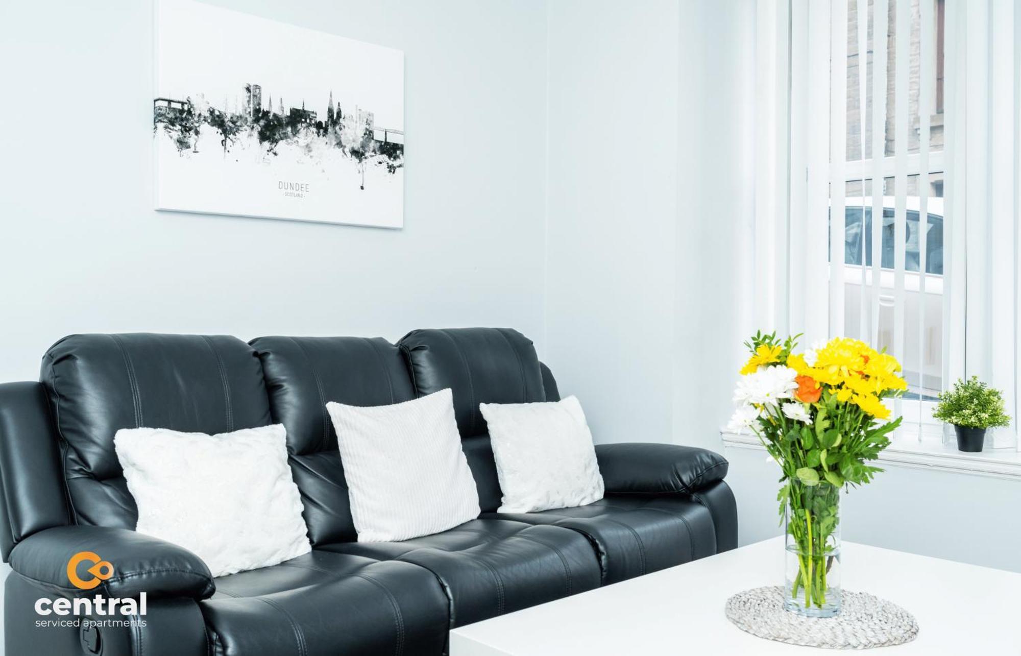 Central Serviced Apartments - 2 Bedroom - Ground Floor - Monthly & Weekly Bookings Welcome - Free Street Parking - 2 Double Beds - Wifi - Smart Tvs In Rooms - Fully Equipped - Heating 24-7 - Contractor & Short Stay Favourite Dundee Ngoại thất bức ảnh