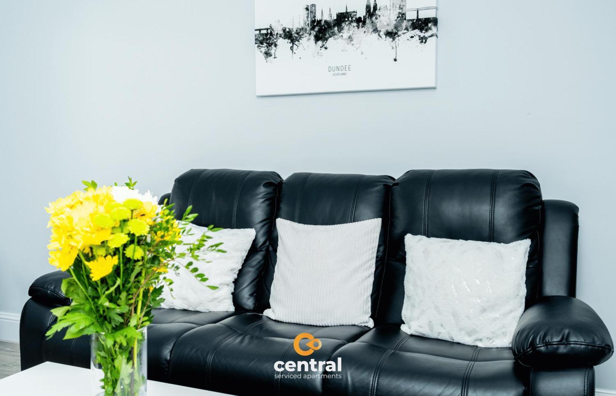 Central Serviced Apartments - 2 Bedroom - Ground Floor - Monthly & Weekly Bookings Welcome - Free Street Parking - 2 Double Beds - Wifi - Smart Tvs In Rooms - Fully Equipped - Heating 24-7 - Contractor & Short Stay Favourite Dundee Ngoại thất bức ảnh