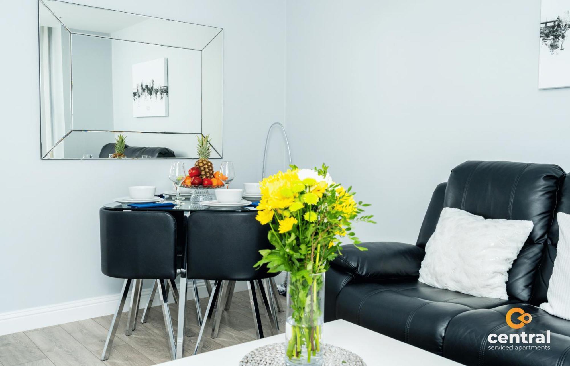 Central Serviced Apartments - 2 Bedroom - Ground Floor - Monthly & Weekly Bookings Welcome - Free Street Parking - 2 Double Beds - Wifi - Smart Tvs In Rooms - Fully Equipped - Heating 24-7 - Contractor & Short Stay Favourite Dundee Ngoại thất bức ảnh