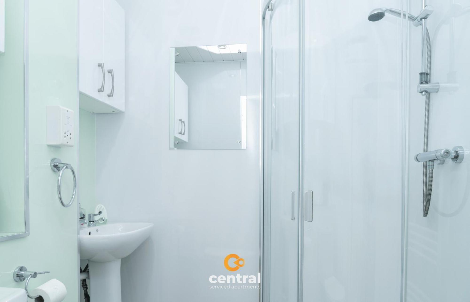 Central Serviced Apartments - 2 Bedroom - Ground Floor - Monthly & Weekly Bookings Welcome - Free Street Parking - 2 Double Beds - Wifi - Smart Tvs In Rooms - Fully Equipped - Heating 24-7 - Contractor & Short Stay Favourite Dundee Ngoại thất bức ảnh