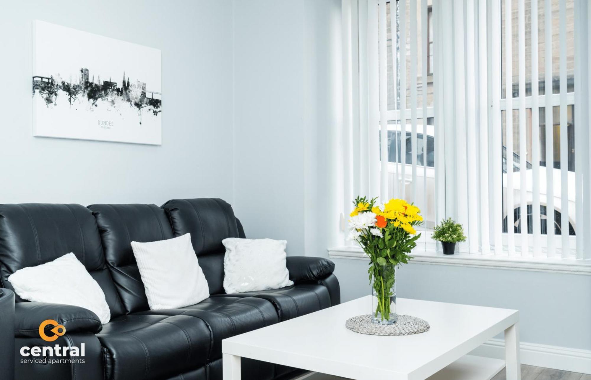 Central Serviced Apartments - 2 Bedroom - Ground Floor - Monthly & Weekly Bookings Welcome - Free Street Parking - 2 Double Beds - Wifi - Smart Tvs In Rooms - Fully Equipped - Heating 24-7 - Contractor & Short Stay Favourite Dundee Ngoại thất bức ảnh
