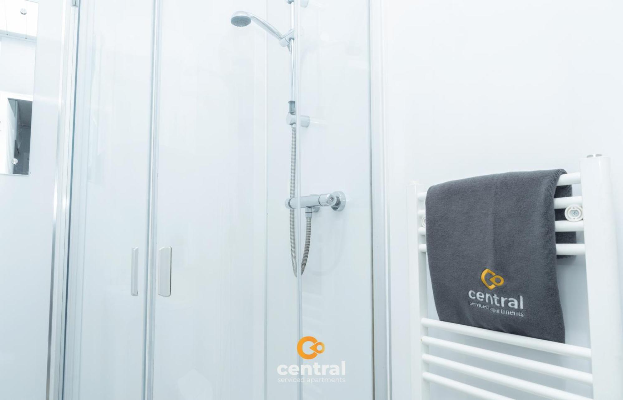 Central Serviced Apartments - 2 Bedroom - Ground Floor - Monthly & Weekly Bookings Welcome - Free Street Parking - 2 Double Beds - Wifi - Smart Tvs In Rooms - Fully Equipped - Heating 24-7 - Contractor & Short Stay Favourite Dundee Ngoại thất bức ảnh