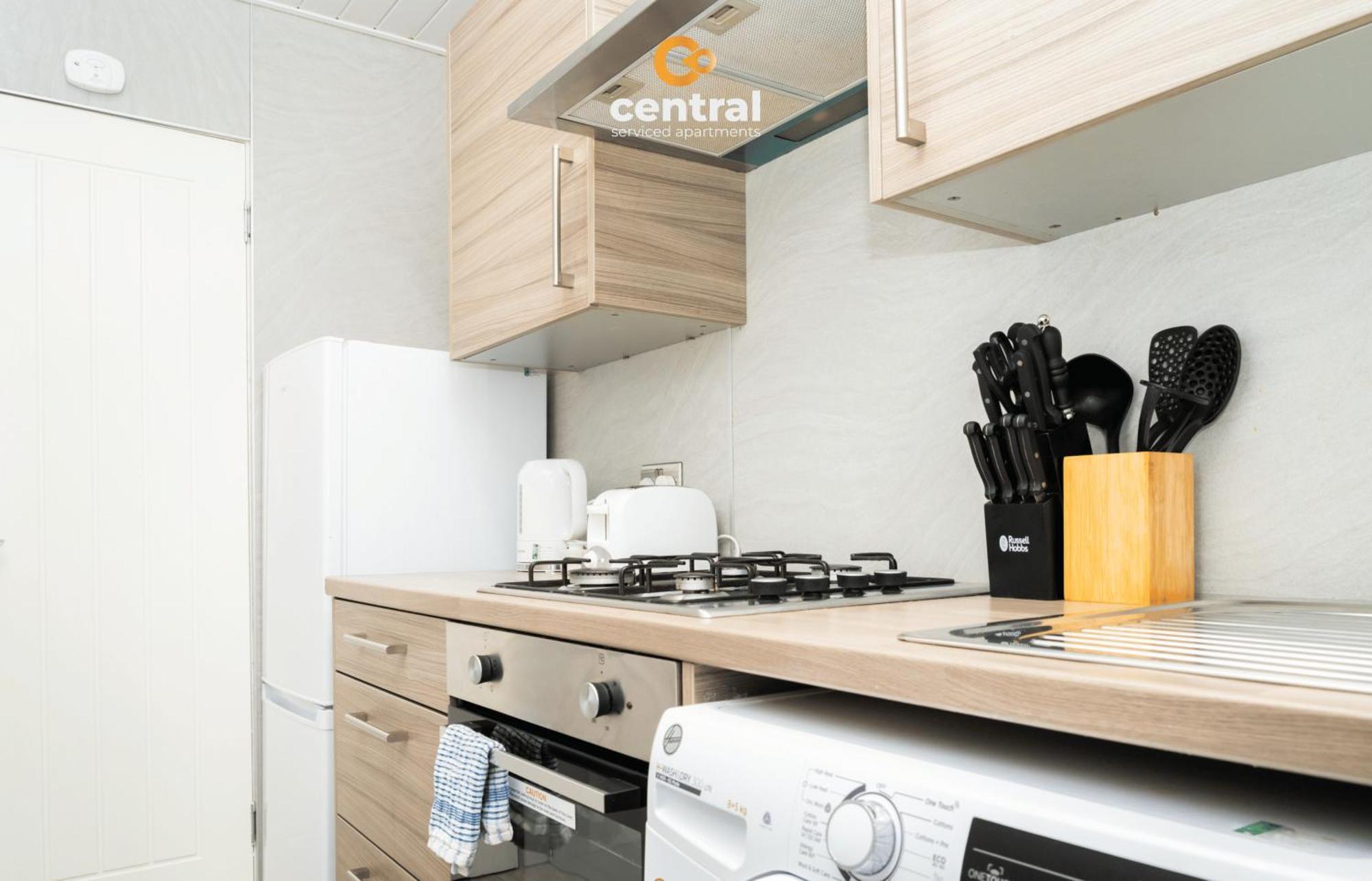 Central Serviced Apartments - 2 Bedroom - Ground Floor - Monthly & Weekly Bookings Welcome - Free Street Parking - 2 Double Beds - Wifi - Smart Tvs In Rooms - Fully Equipped - Heating 24-7 - Contractor & Short Stay Favourite Dundee Ngoại thất bức ảnh